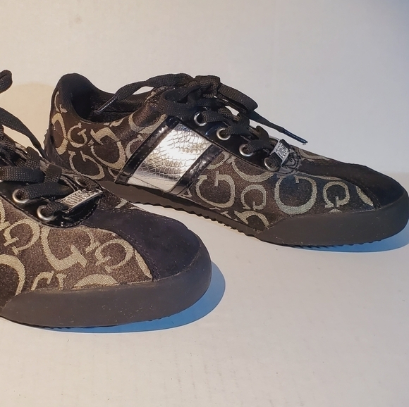 G Guess Wgreina Canvas Logo Black Gray Sneakers Walking Athletic Size 6.5 - Picture 1 of 6